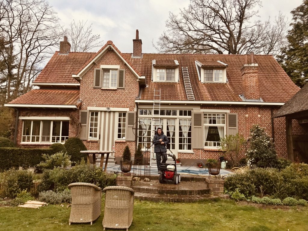 Milieuvriendelijke dakontmossing met Bio&zym